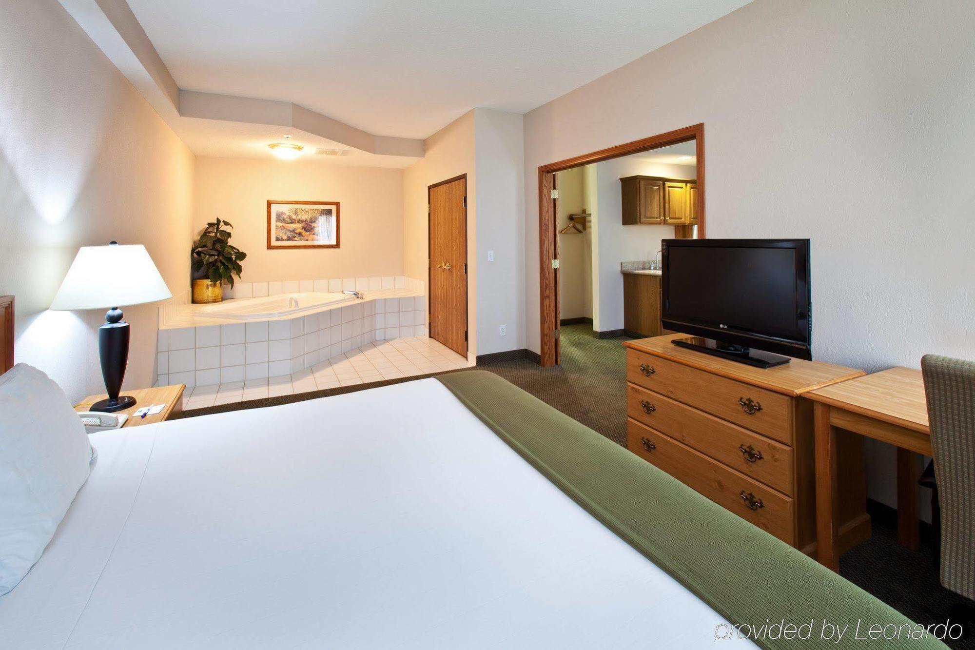 Links Bos Landen Hotel & Spa Of Pella, Trademark By Wyndham Room photo
